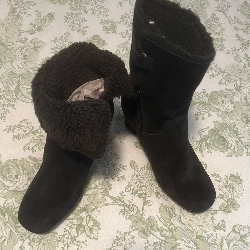 CLARKS SUEDE BOOTS NEW SZ9